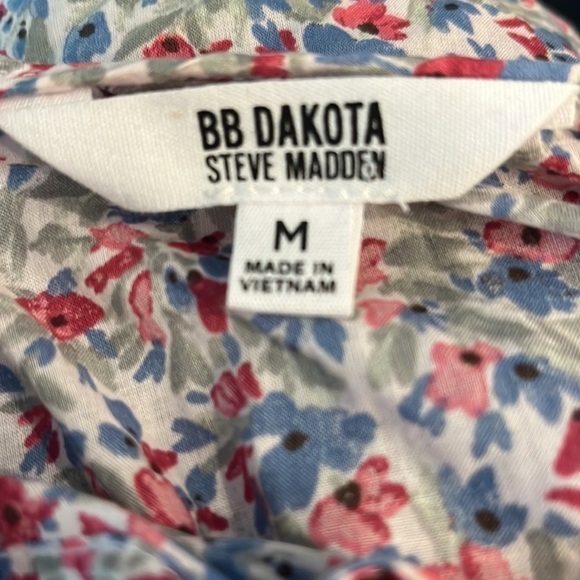 BB Dakota by Steve Madden Ditsy Floral Sleeveless Blouse Tank size Medium - Picture 2 of 7